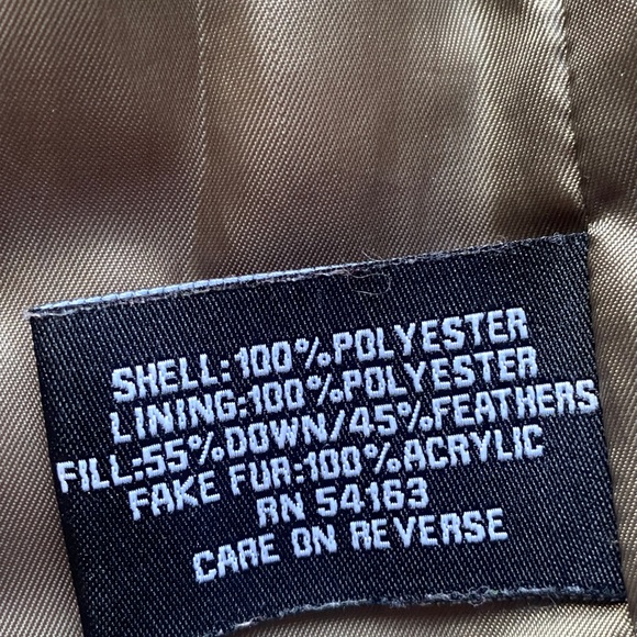 EUC Women’s Guess Puffer Vest - Picture 5 of 8